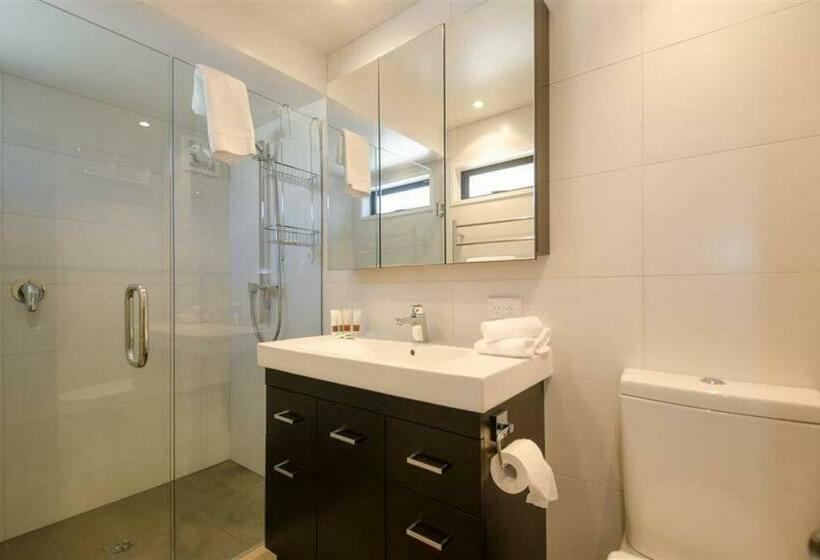 Lodges 10   Short Walk To Town