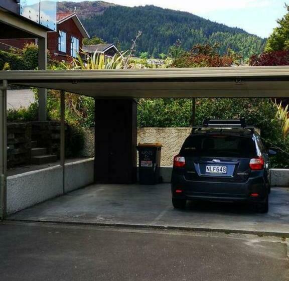 Lodges 10   Short Walk To Town