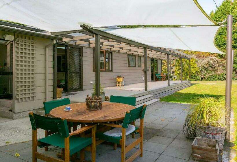 Lupin Lodge Bed & Breakfast