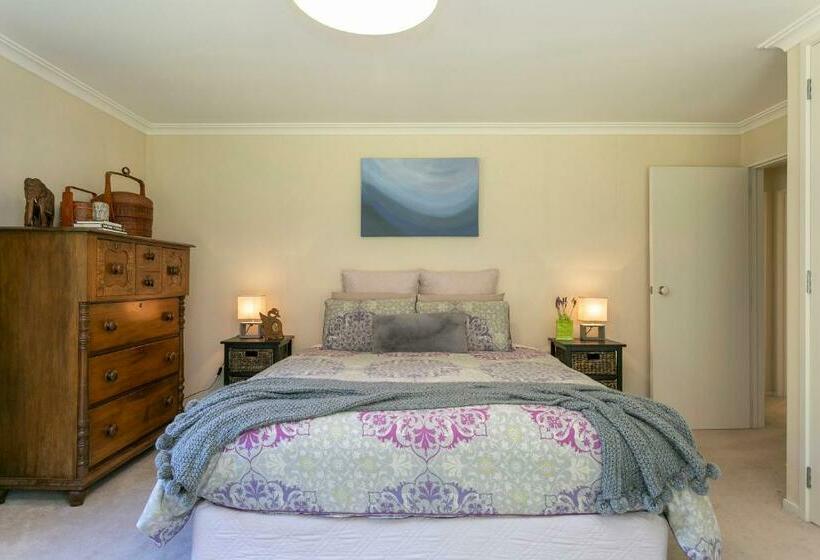 Lupin Lodge Bed & Breakfast