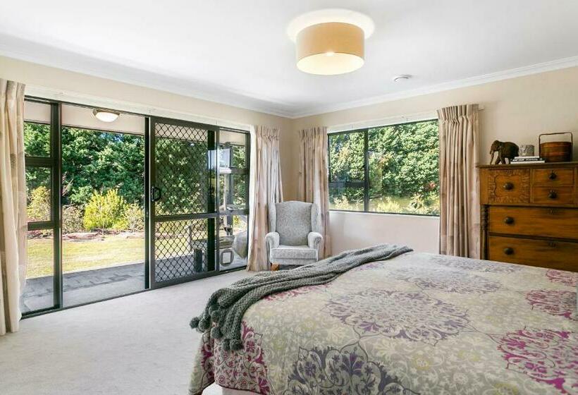 Lupin Lodge Bed & Breakfast