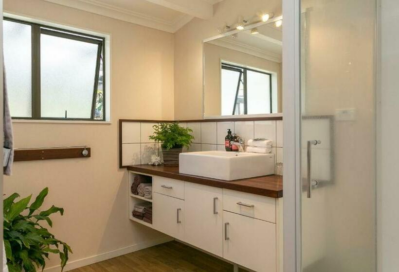 Lupin Lodge Bed & Breakfast