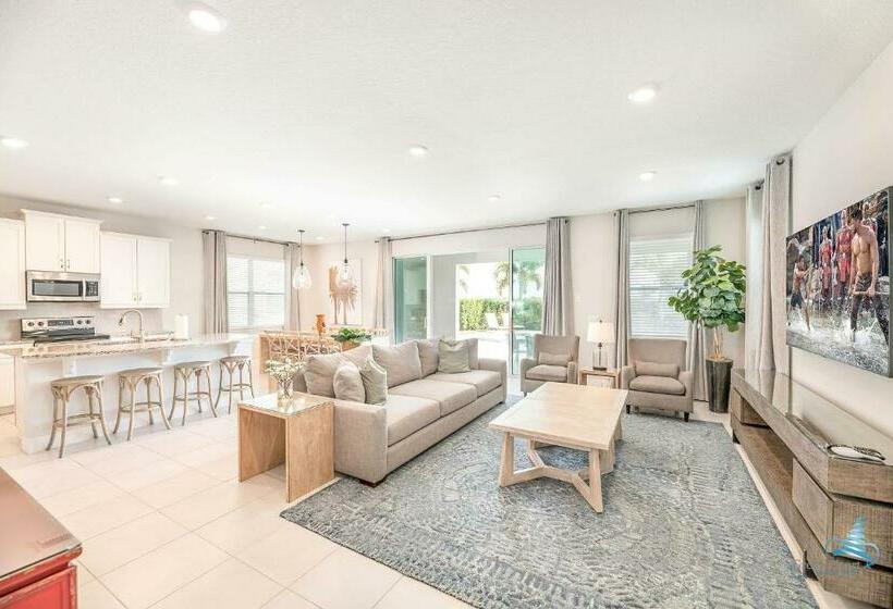 Newly Built Luxury 5bd Home W Private Pool & Spa