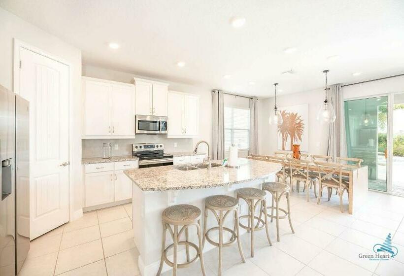 Newly Built Luxury 5bd Home W Private Pool & Spa