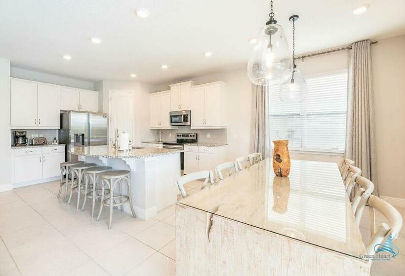 Newly Built Luxury 5bd Home W Private Pool & Spa