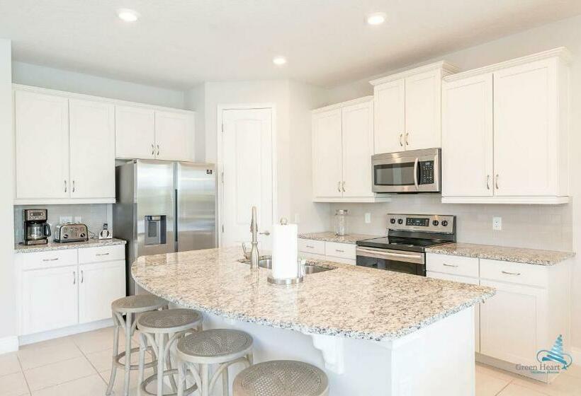 Newly Built Luxury 5bd Home W Private Pool & Spa