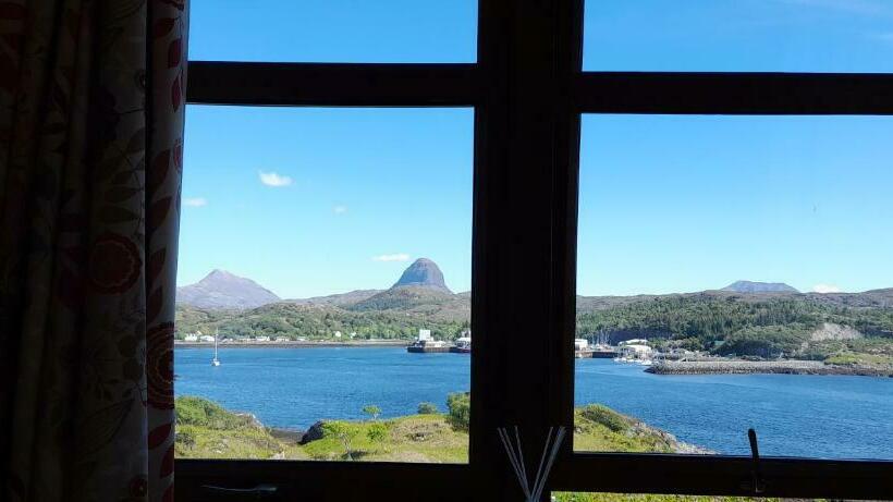 פנסיון Caisteal Liath House