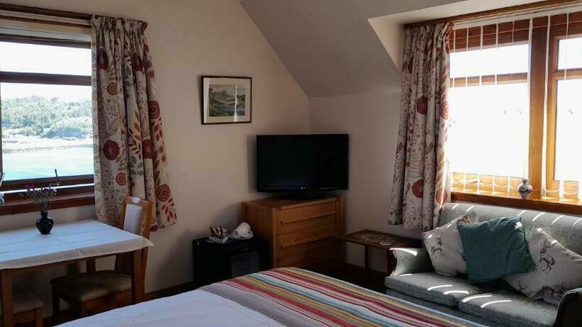 פנסיון Caisteal Liath House