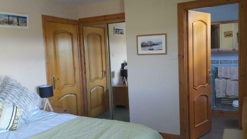 פנסיון Caisteal Liath House