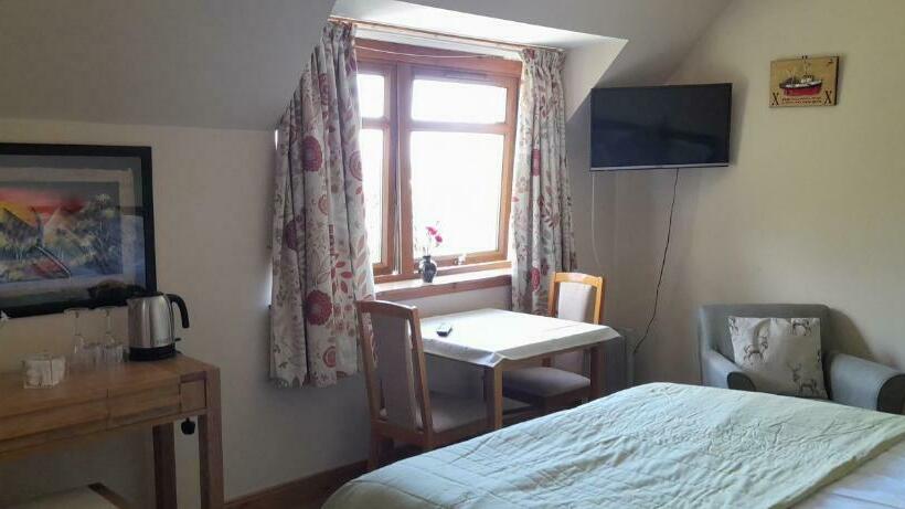 פנסיון Caisteal Liath House