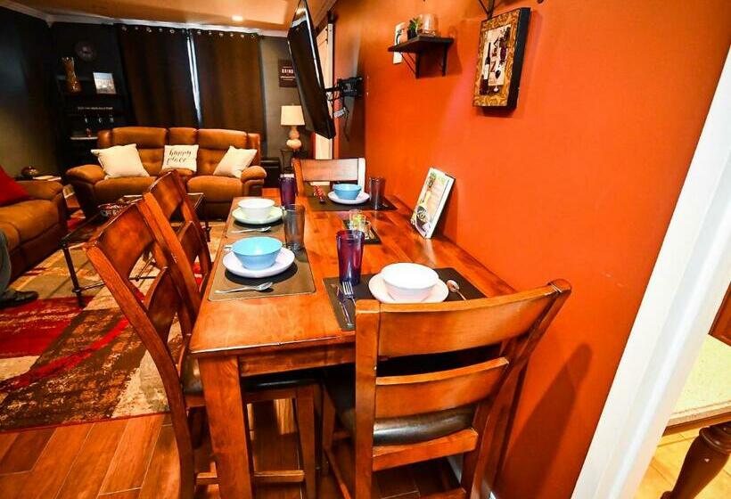 Perfect Dtwn 2 Bed Condo With Cali King Bed And Gym