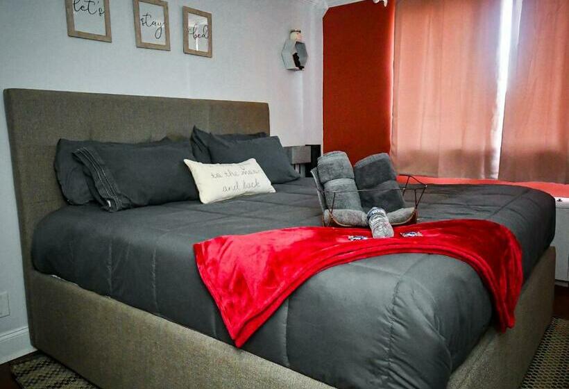 Perfect Dtwn 2 Bed Condo With Cali King Bed And Gym