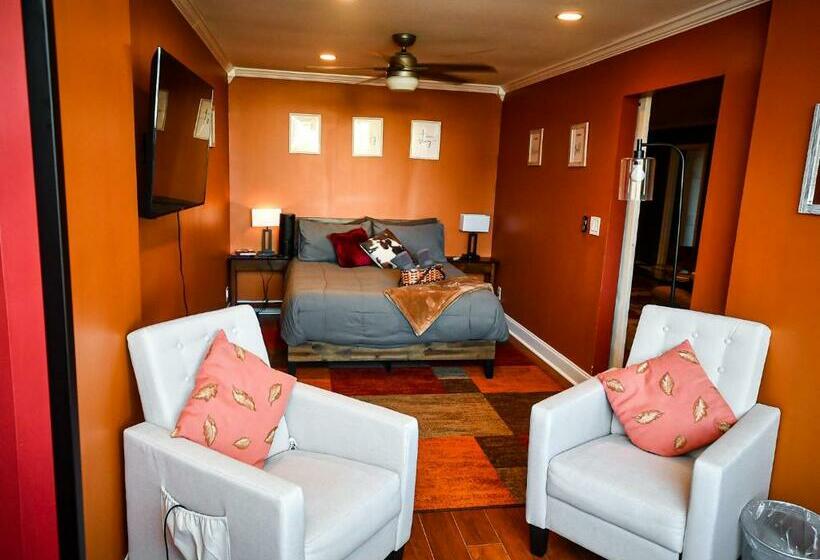 Perfect Dtwn 2 Bed Condo With Cali King Bed And Gym