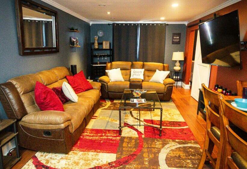 Perfect Dtwn 2 Bed Condo With Cali King Bed And Gym