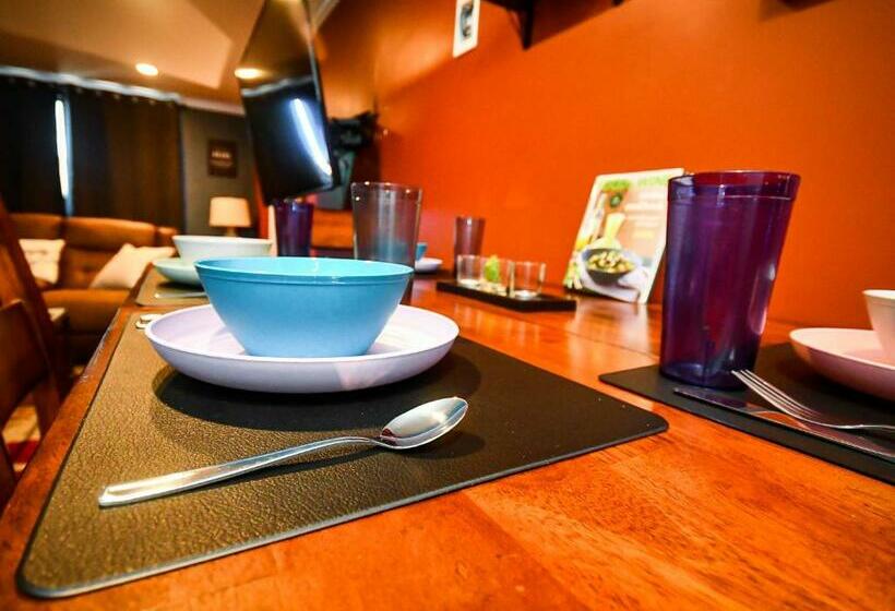 Perfect Dtwn 2 Bed Condo With Cali King Bed And Gym