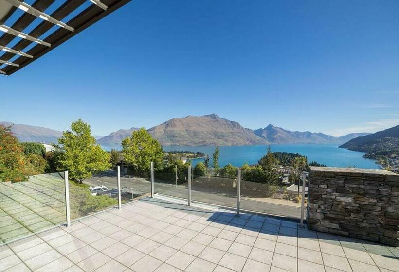 South View   Central With Stunning Views