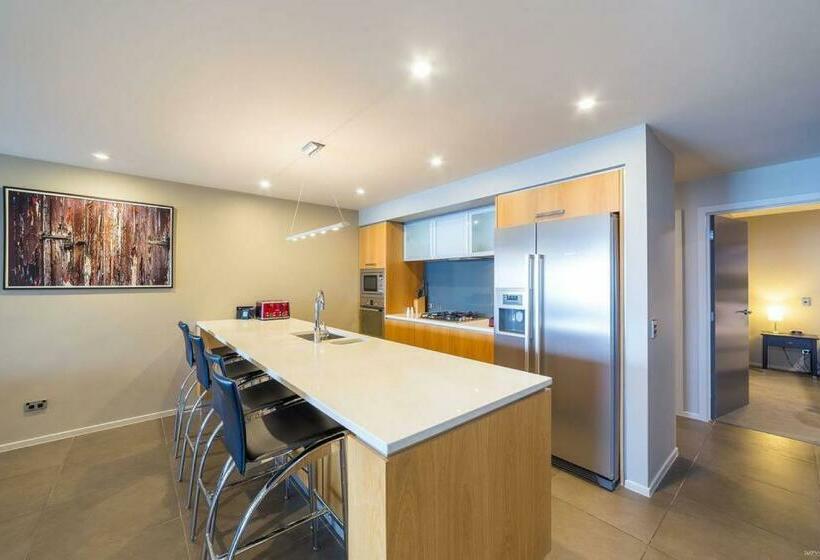 South View   Central With Stunning Views