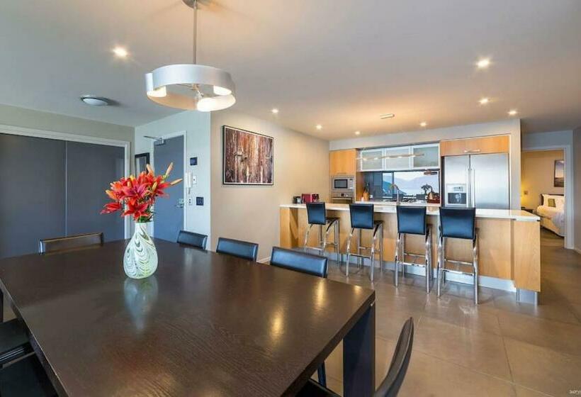 South View   Central With Stunning Views