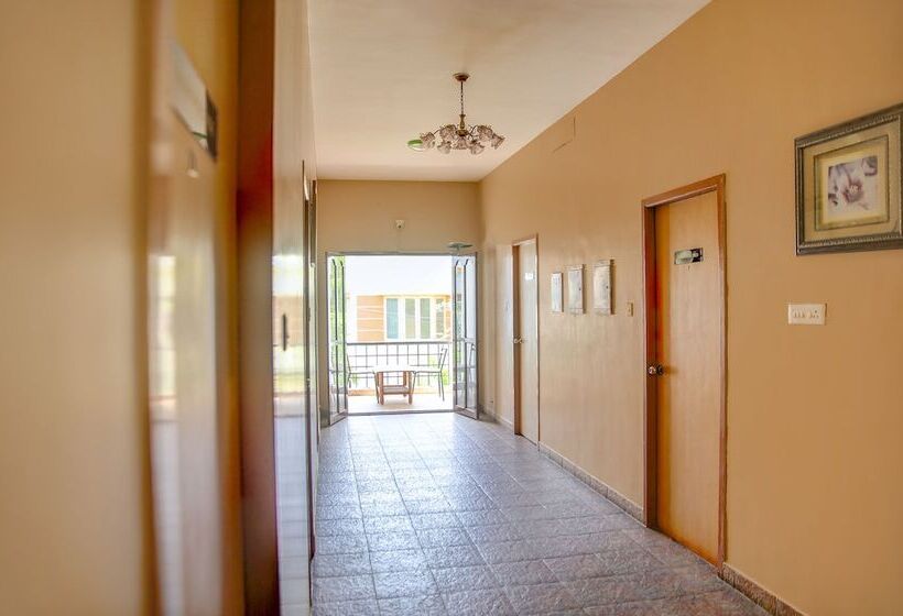 Fabhotel Hibiscus Stays Nr Sholinganallur Water Lake & Vgp Aqua Kingdom