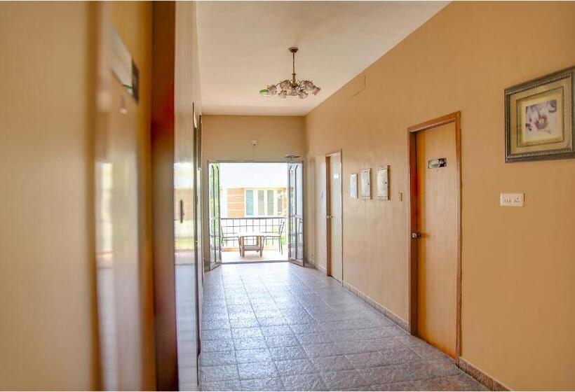 Fabhotel Hibiscus Stays Nr Sholinganallur Water Lake & Vgp Aqua Kingdom