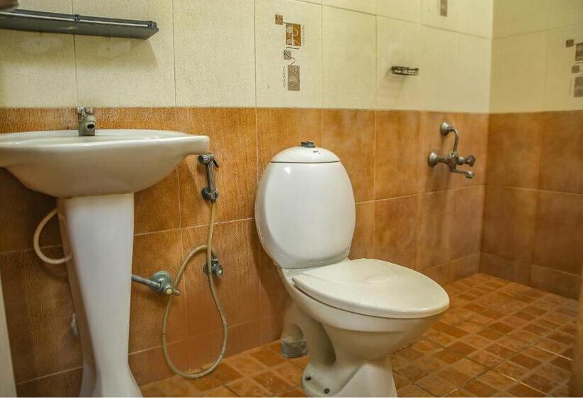 Fabhotel Hibiscus Stays   Nr Sholinganallur Water Lake & Vgp Aqua Kingdom