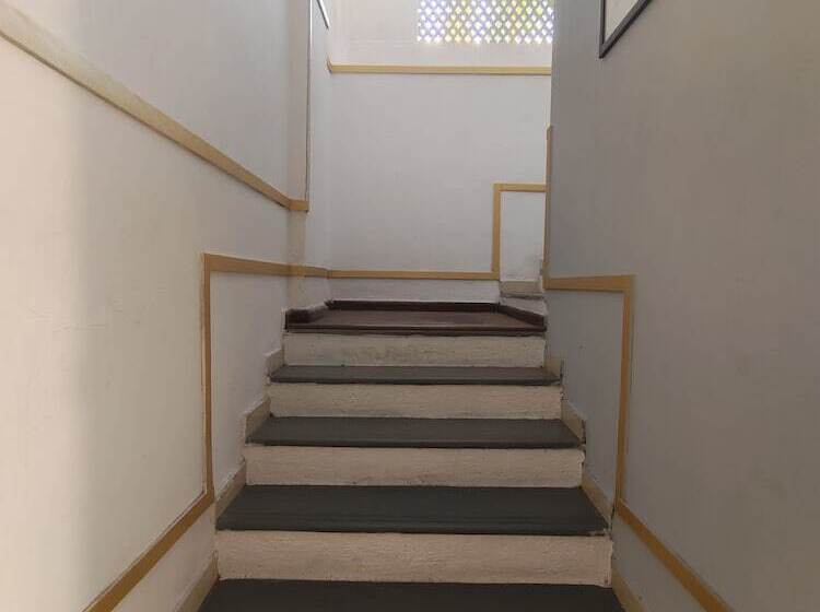 בית מלון כפרי Astha Residency