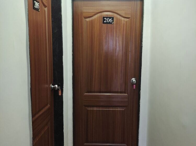 בית מלון כפרי Astha Residency