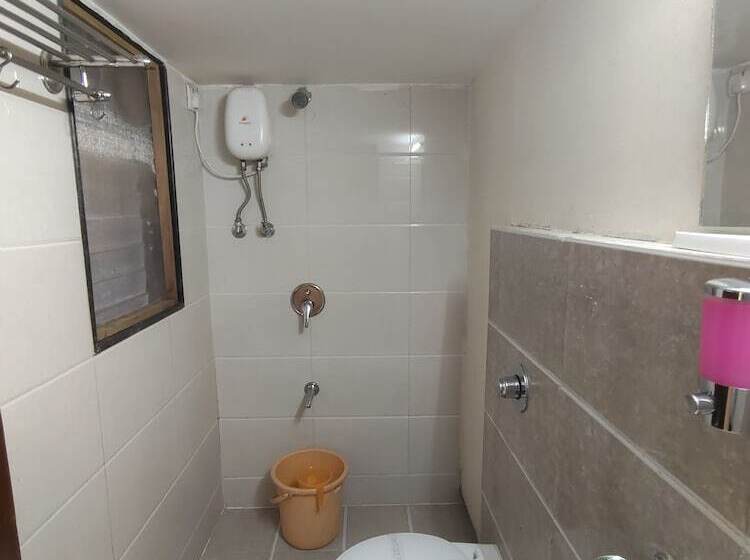 בית מלון כפרי Astha Residency