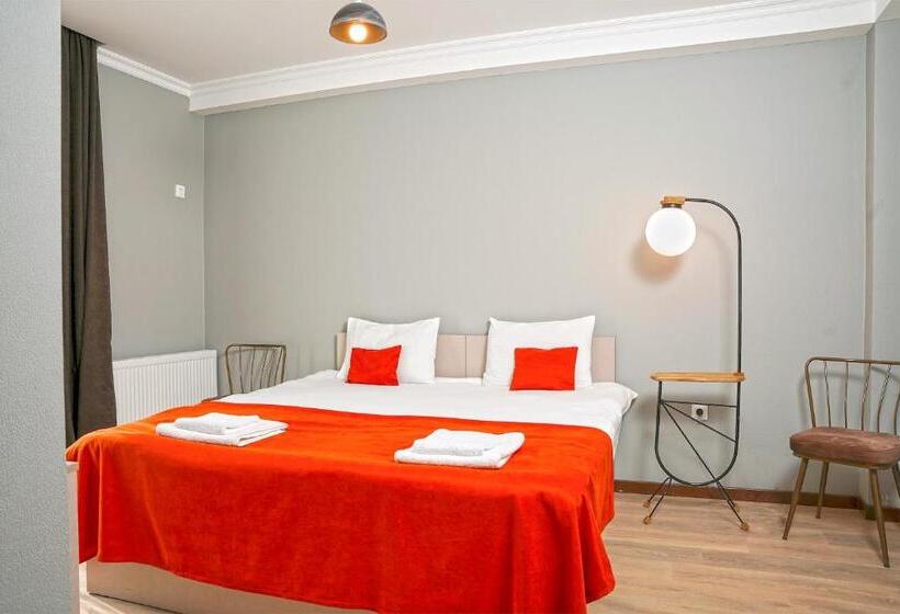 هتل Holiday Borjomi