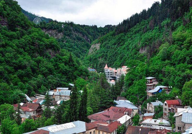 هتل Holiday Borjomi