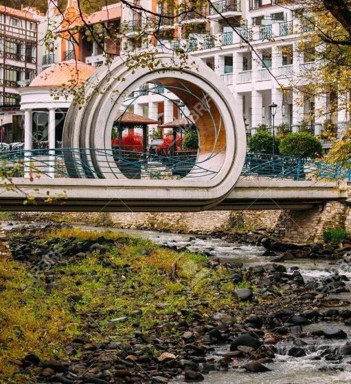 هتل Holiday Borjomi