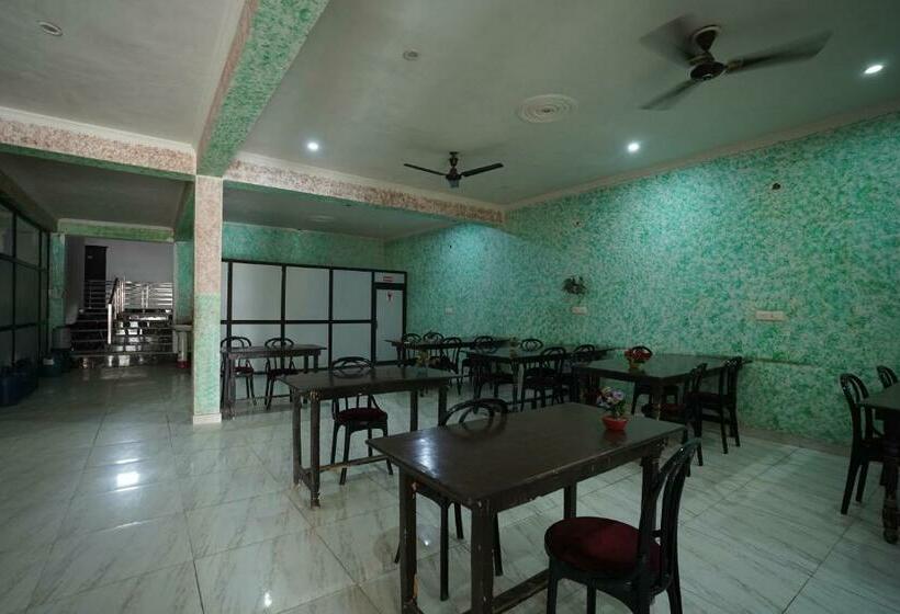 فندق J R Place & Restaurant By Wb Inn