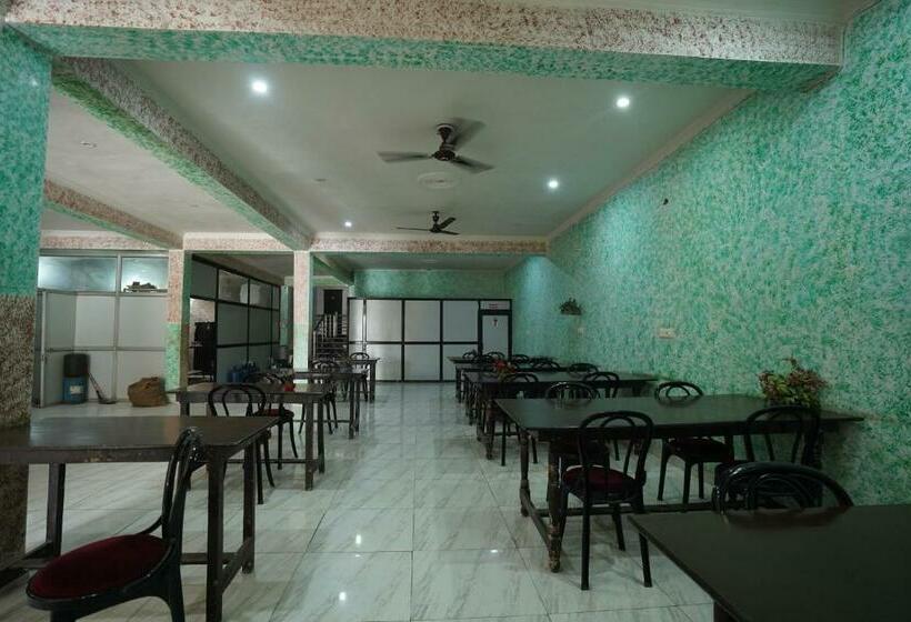 فندق J R Place & Restaurant By Wb Inn