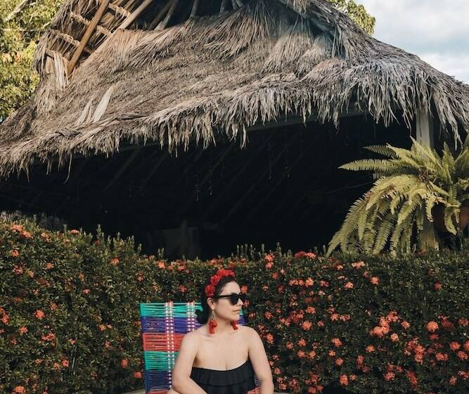 ホテル Makenke Hostel By Los Colores Ecoparque