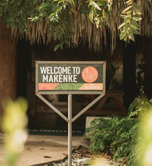 ホテル Makenke Hostel By Los Colores Ecoparque