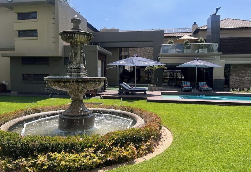 Отель One O Eight Boutique