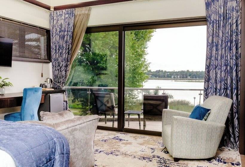 Отель One O Eight Boutique