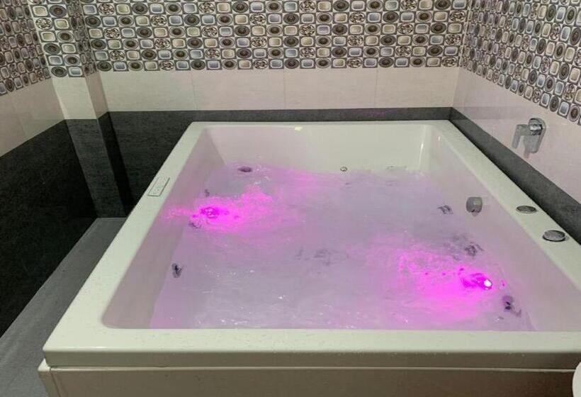 Отель Orange Orchid 6bhk Private Pool Villa