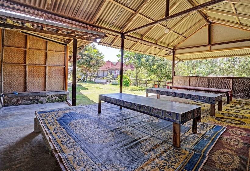 בית מלון כפרי Oyo 91201 Larasati Homestay Pantai Klayar