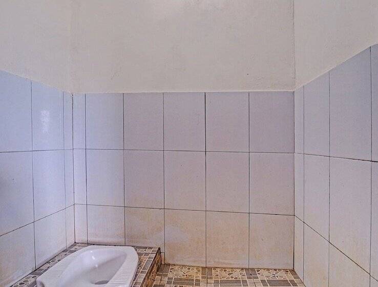 בית מלון כפרי Oyo 91201 Larasati Homestay Pantai Klayar