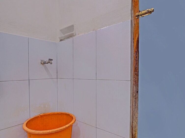 בית מלון כפרי Oyo 91201 Larasati Homestay Pantai Klayar