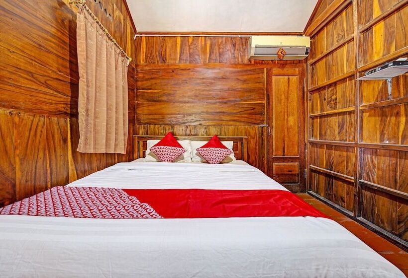 فندق Oyo 91201 Larasati Homestay Pantai Klayar