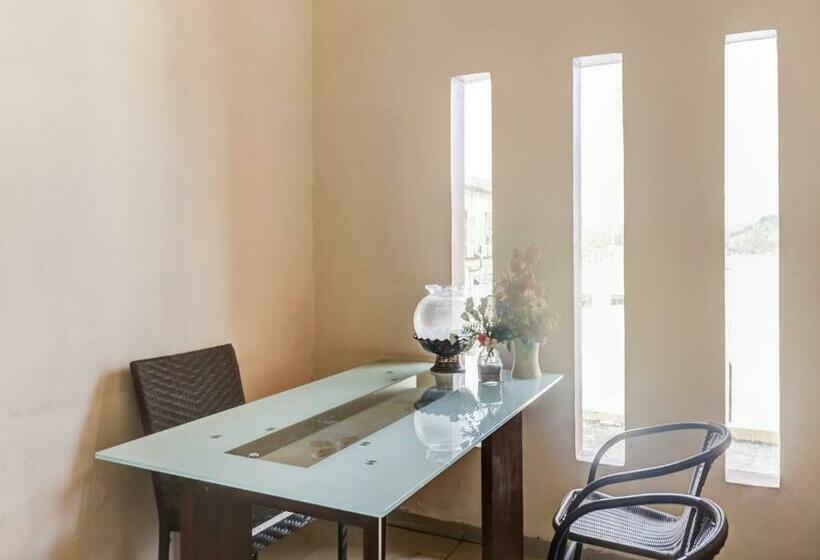 ホテル Oyo 91298 Rumah Cantik Homestay