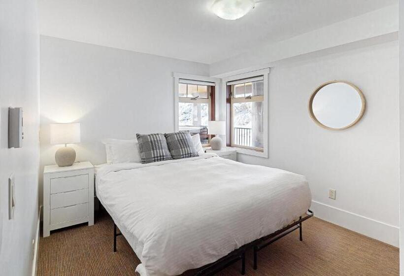 Отель Raven 101