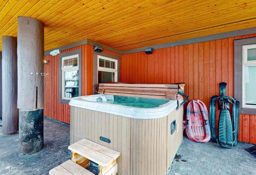 Отель Raven 101