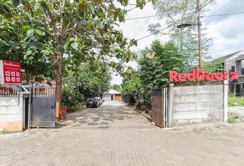 ホテル Reddoorz Near Rsud Banten Serang