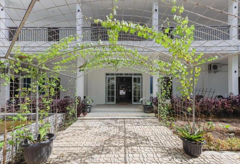 ホテル Reddoorz Near Rsud Banten Serang