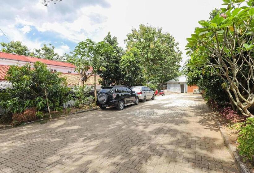 ホテル Reddoorz Near Rsud Banten Serang