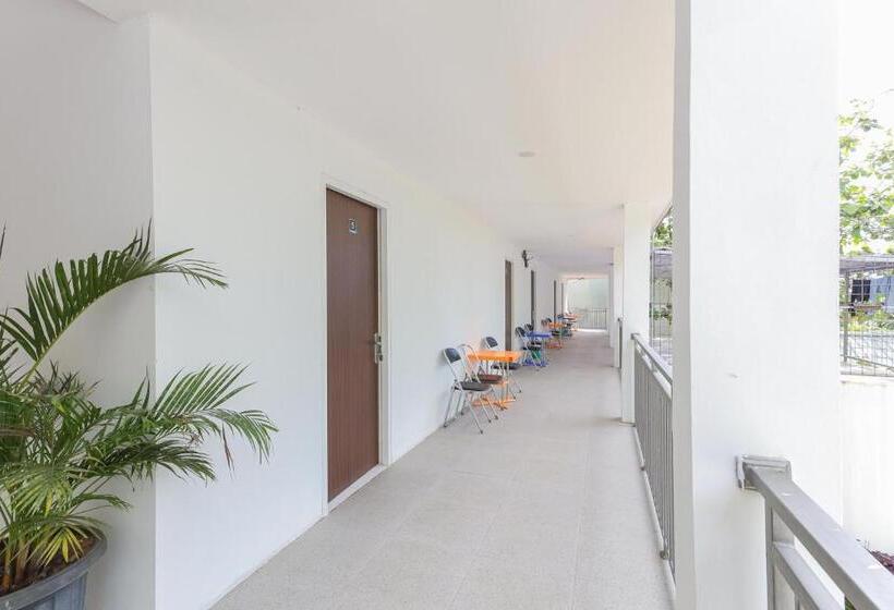 ホテル Reddoorz Near Rsud Banten Serang