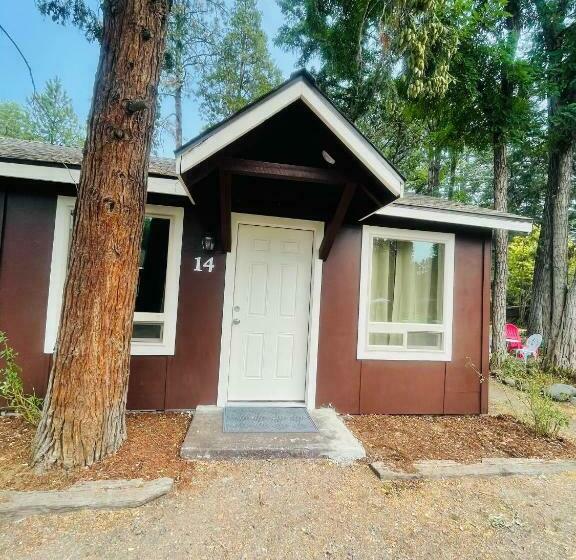 호텔 Riverfront Lodging